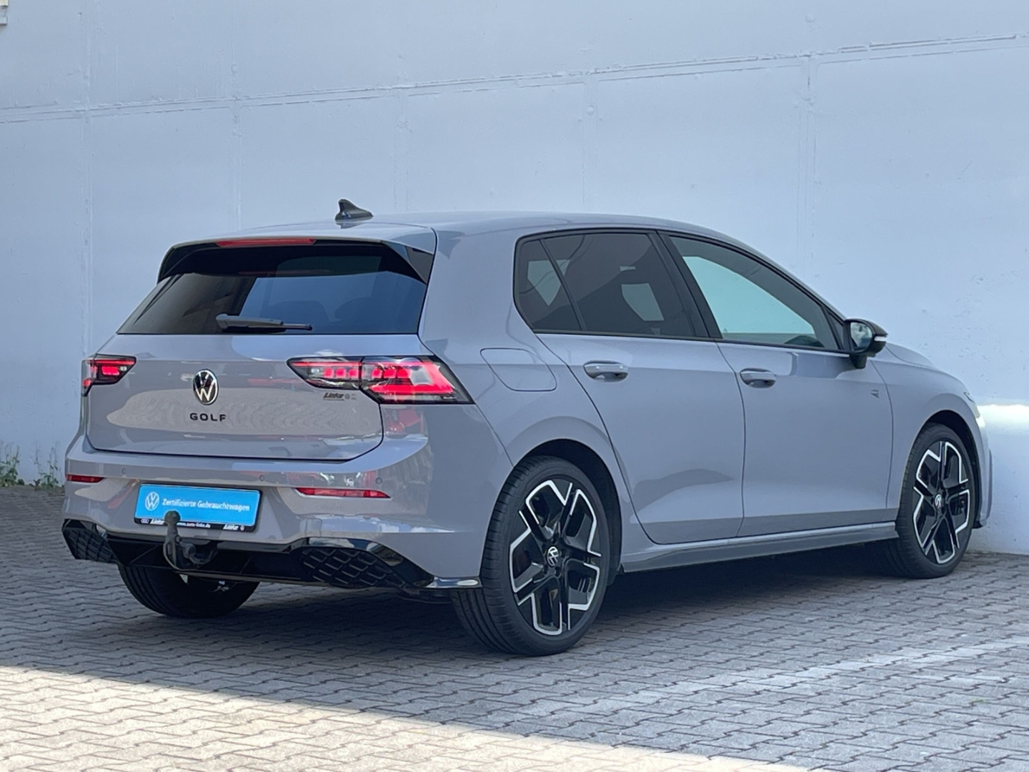 Golf VIII 1.5eTSI DSG R-Line AHK/Kamera/IQ.Light/HUD/Navi/ACC/App-Connect/