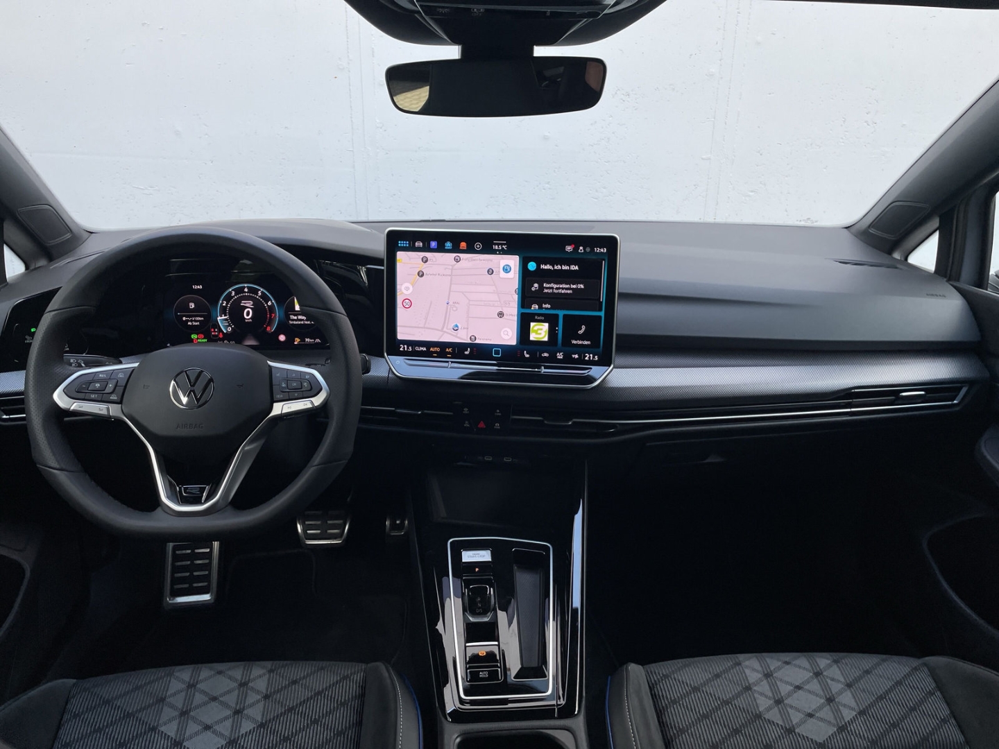 Golf VIII 1.5eTSI DSG R-Line AHK/Kamera/IQ.Light/HUD/Navi/ACC/App-Connect/