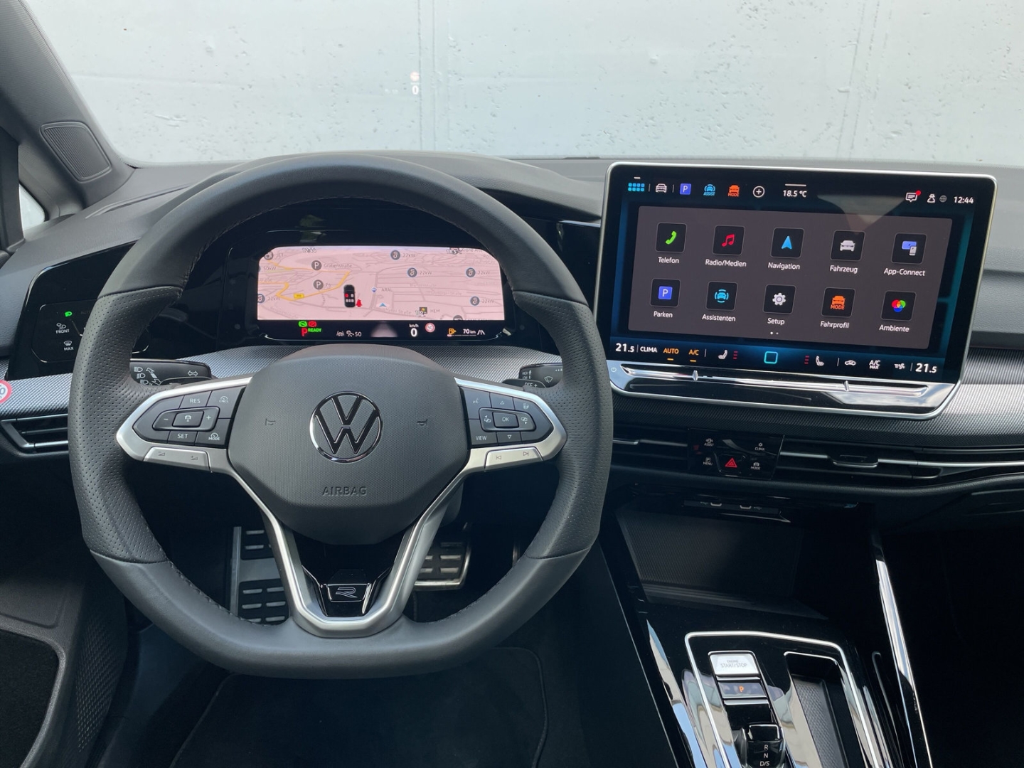 Golf VIII 1.5eTSI DSG R-Line AHK/Kamera/IQ.Light/HUD/Navi/ACC/App-Connect/