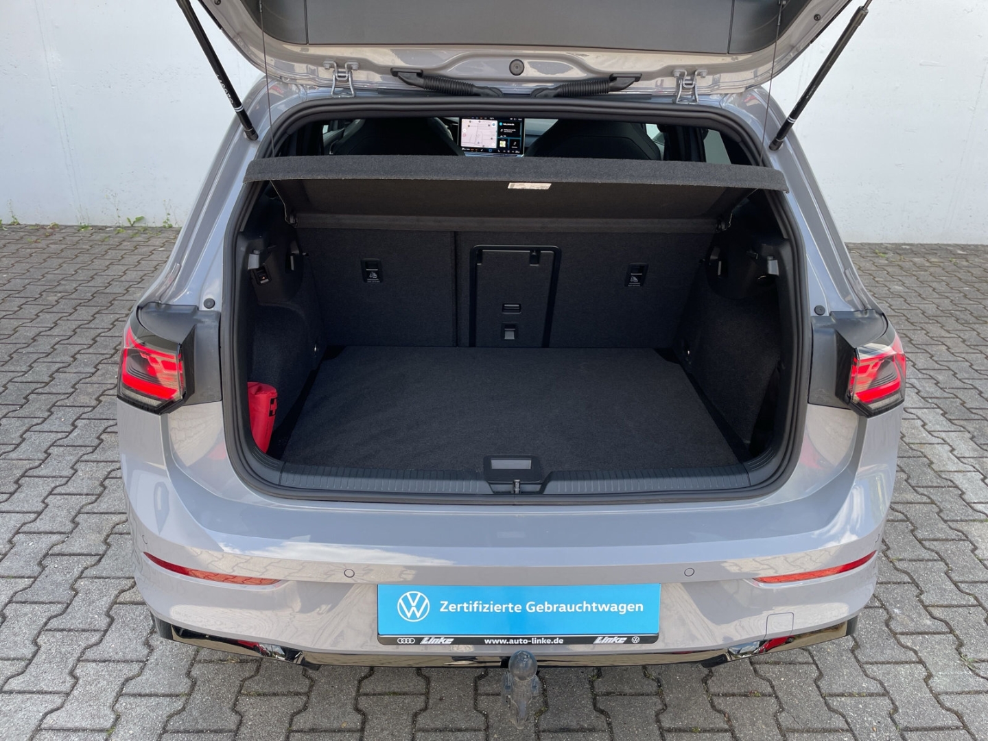 Golf VIII 1.5eTSI DSG R-Line AHK/Kamera/IQ.Light/HUD/Navi/ACC/App-Connect/