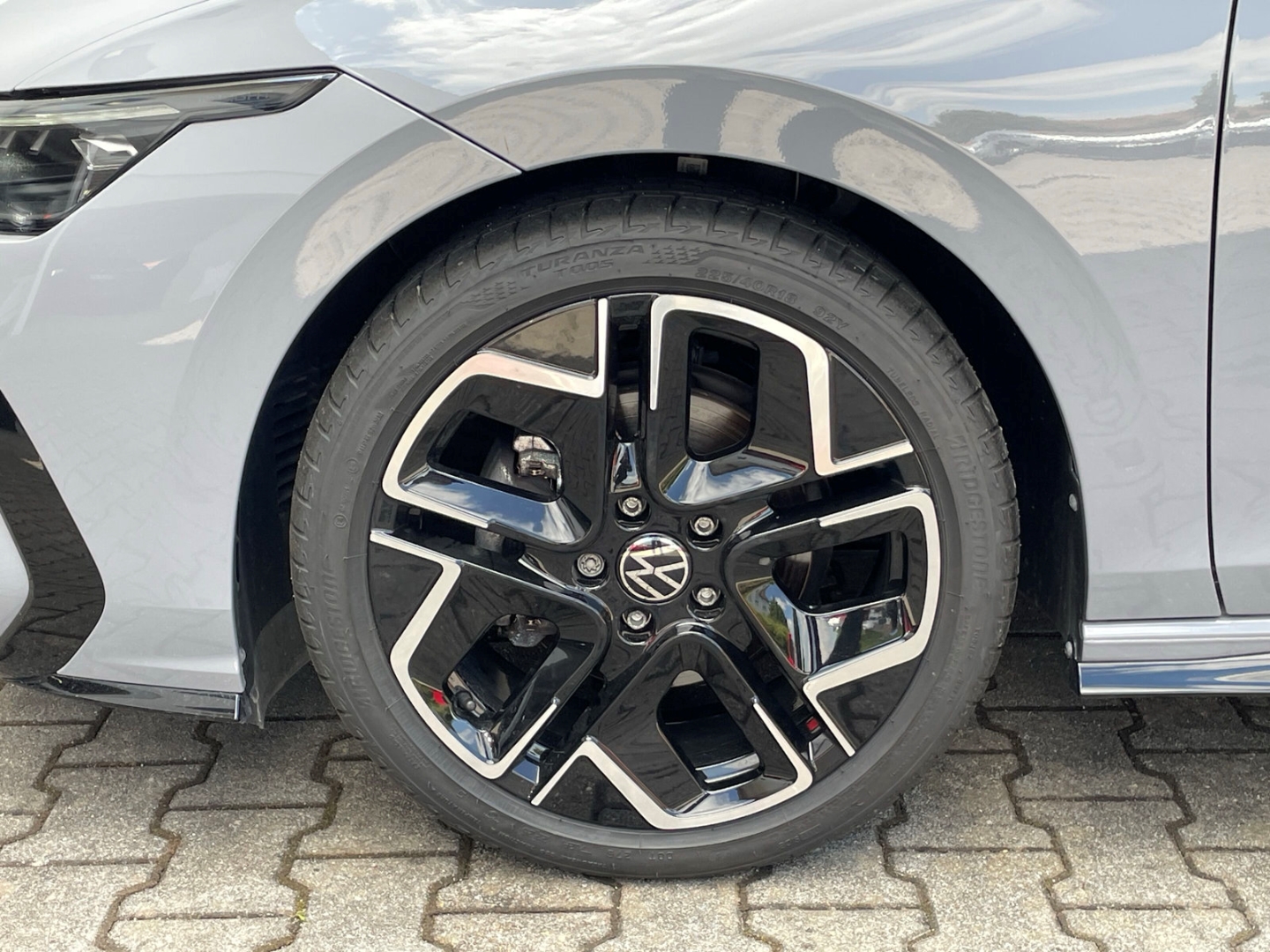 Golf VIII 1.5eTSI DSG R-Line AHK/Kamera/IQ.Light/HUD/Navi/ACC/App-Connect/
