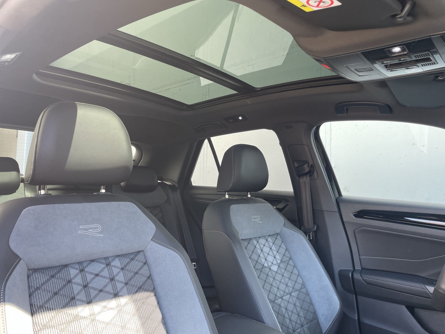 T-Roc 1.5 TSI DSG R-Line Pano/Kamera/IQ.LIGHT/ACC/Navi/App-Connect