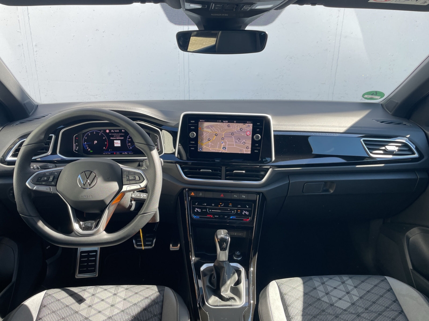 T-Roc 1.5 TSI DSG R-Line Pano/Kamera/IQ.LIGHT/ACC/Navi/App-Connect