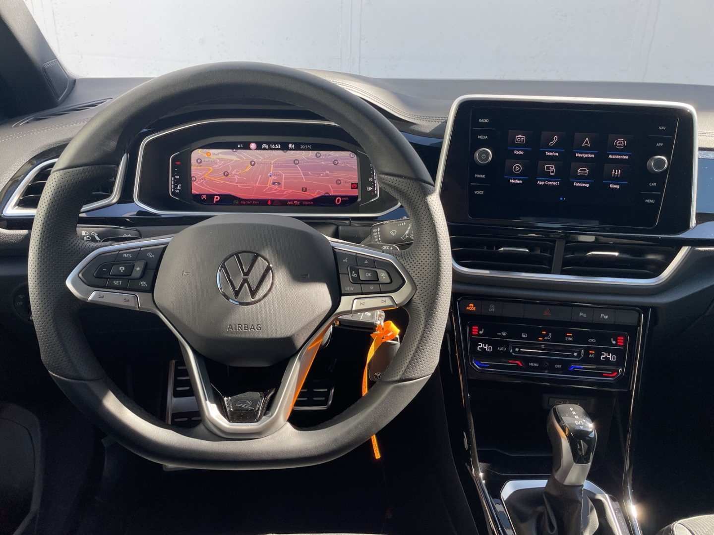 T-Roc 1.5 TSI DSG R-Line Pano/Kamera/IQ.LIGHT/ACC/Navi/App-Connect