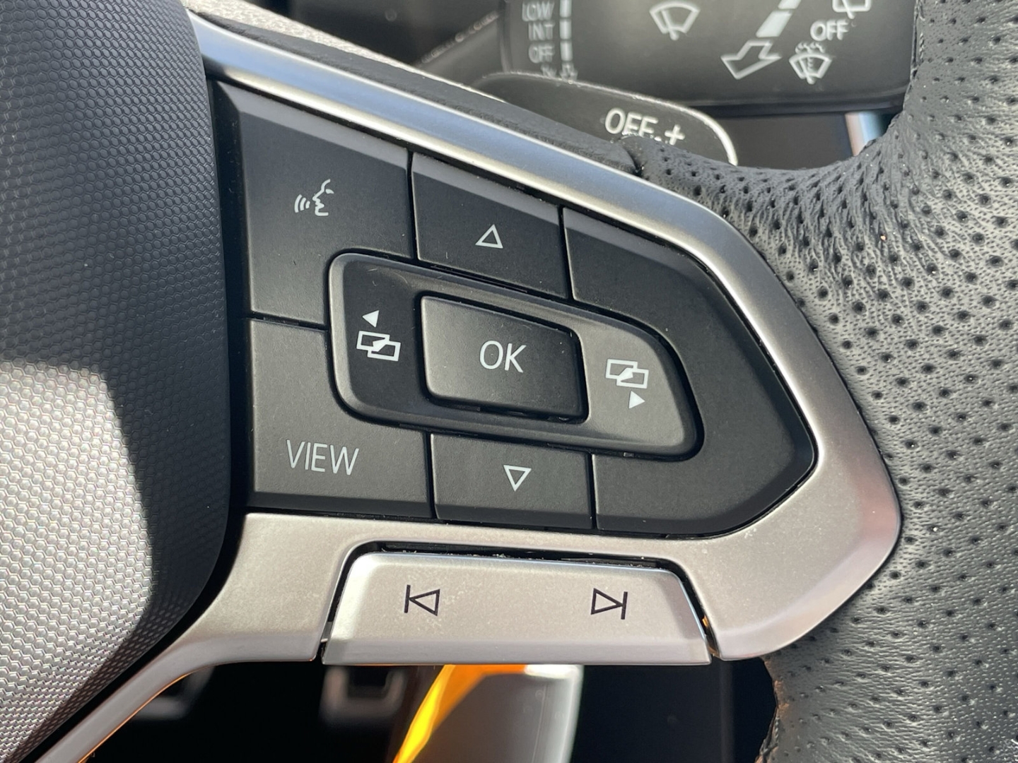 T-Roc 1.5 TSI DSG R-Line Pano/Kamera/IQ.LIGHT/ACC/Navi/App-Connect