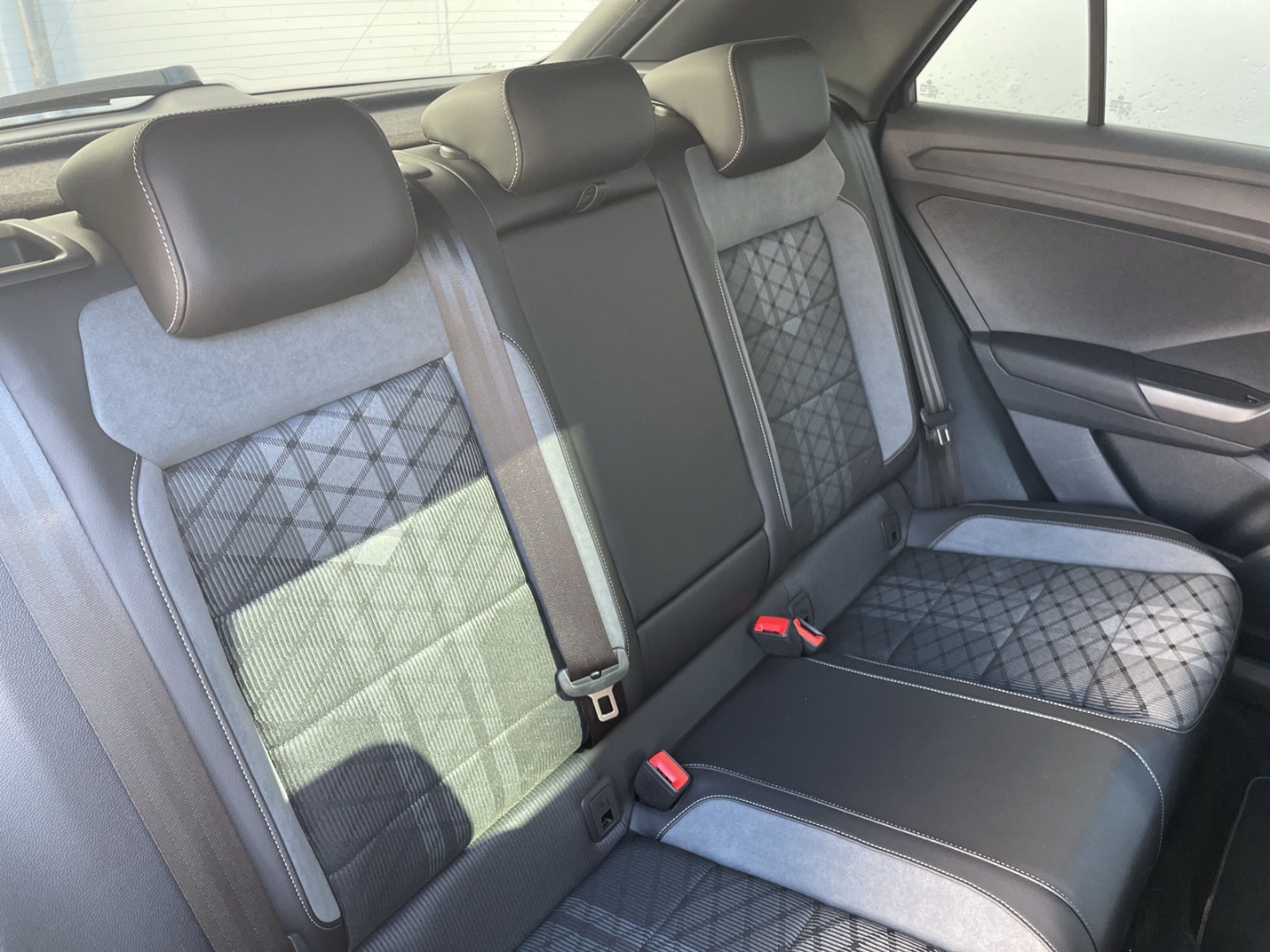 T-Roc 1.5 TSI DSG R-Line Pano/Kamera/IQ.LIGHT/ACC/Navi/App-Connect