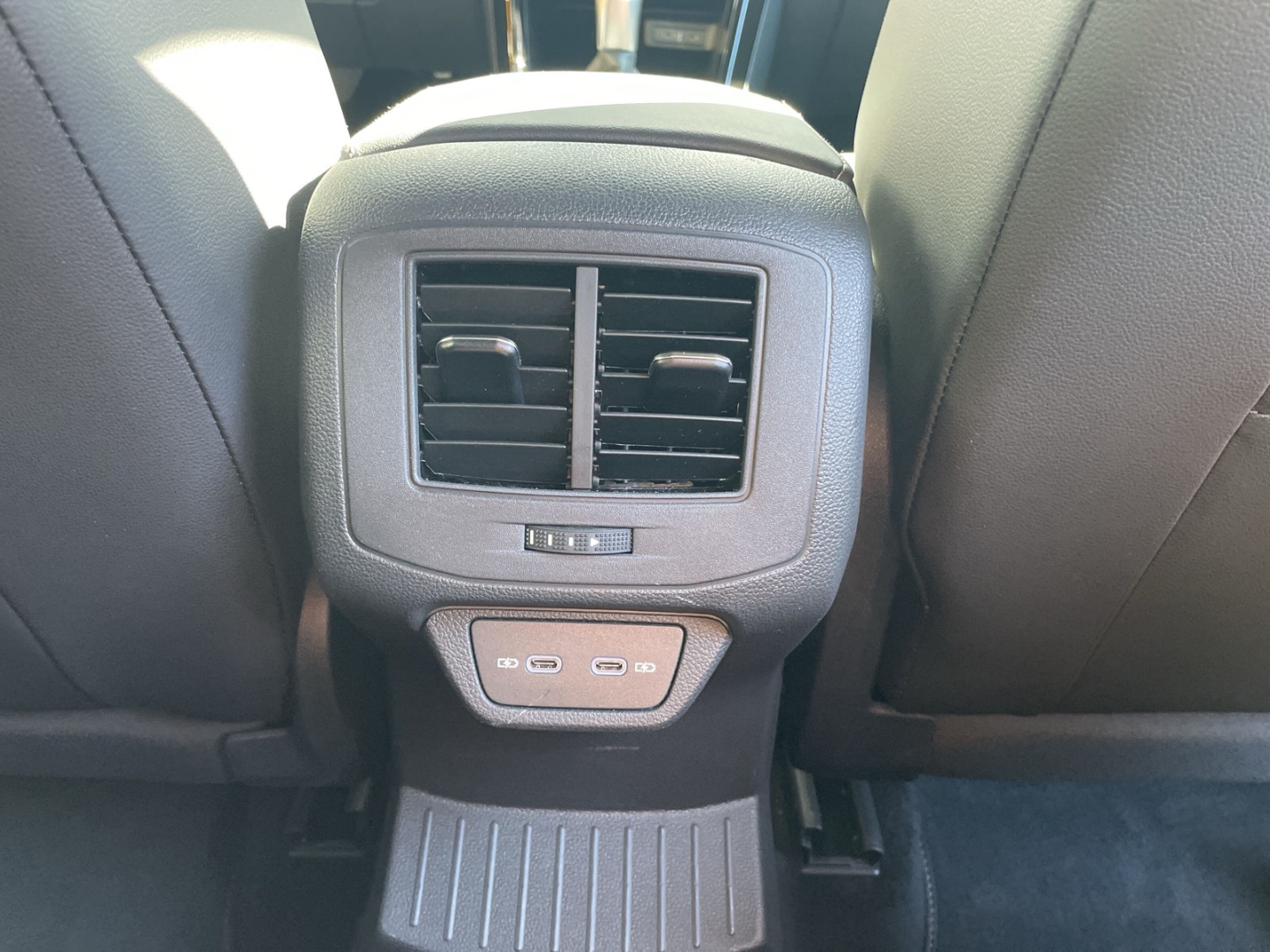 T-Roc 1.5 TSI DSG R-Line Pano/Kamera/IQ.LIGHT/ACC/Navi/App-Connect
