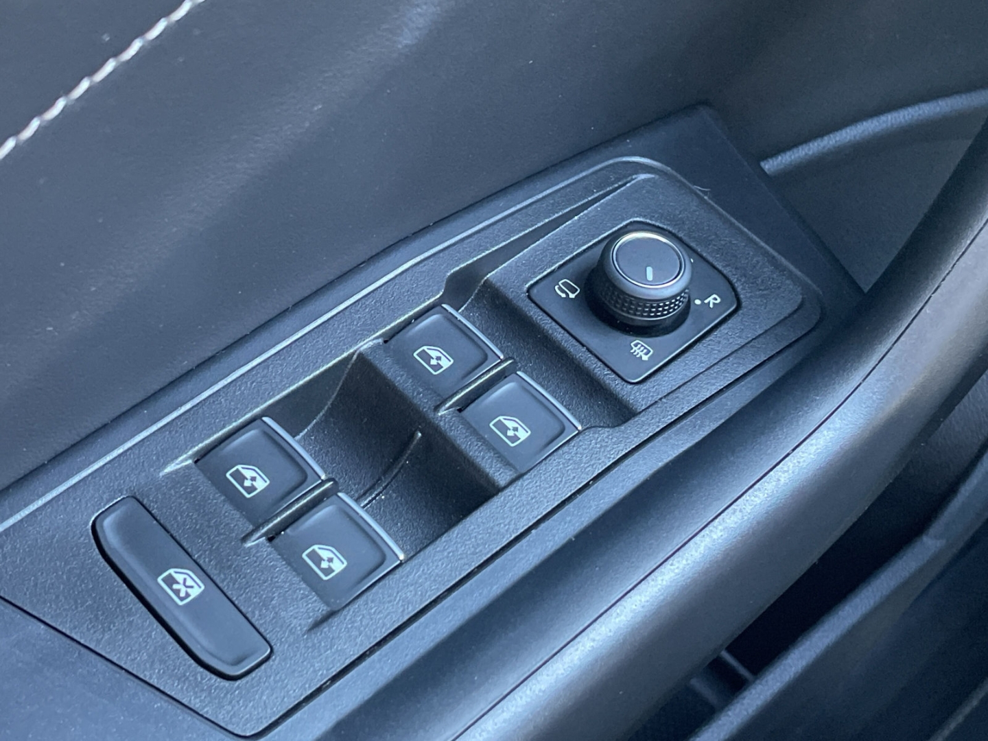 T-Roc 1.5 TSI DSG R-Line Pano/Kamera/IQ.LIGHT/ACC/Navi/App-Connect