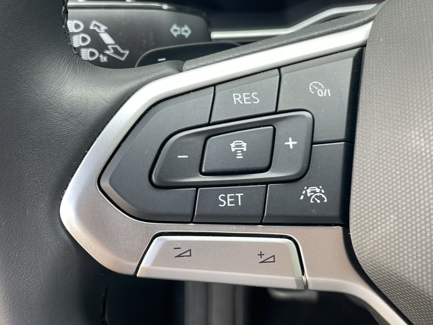 Taigo 1.5 TSI DSG R-Line Kamera/AHK/ACC/Navi Pro/App-Connect/Matrix/