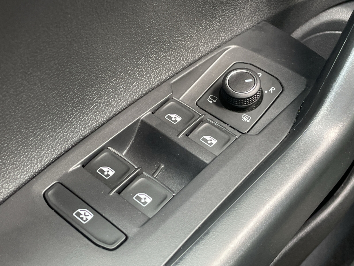 Taigo 1.5 TSI DSG R-Line Kamera/AHK/ACC/Navi Pro/App-Connect/Matrix/