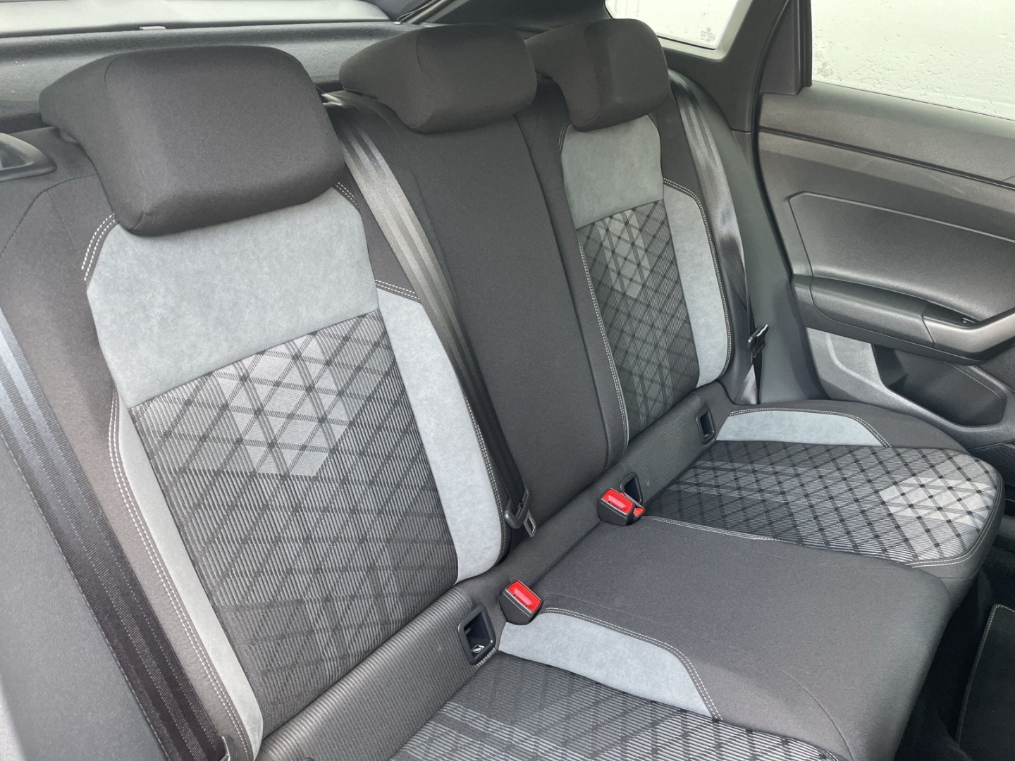 Taigo 1.5 TSI DSG R-Line Kamera/AHK/ACC/Navi Pro/App-Connect/Matrix/