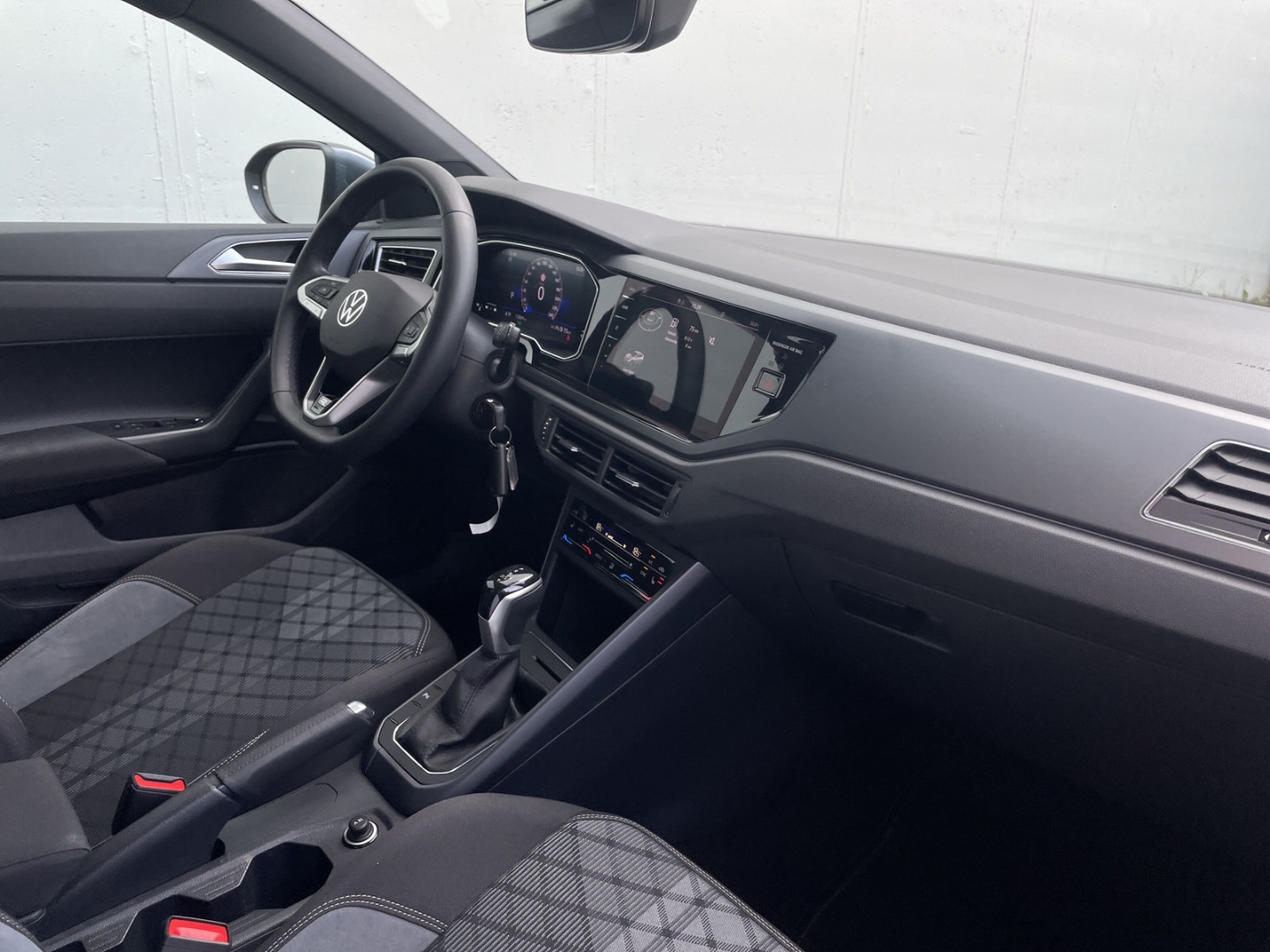 Taigo 1.5 TSI DSG R-Line Kamera/AHK/ACC/Navi Pro/App-Connect/Matrix/