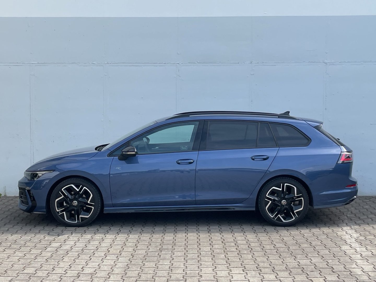 Golf Variant VIII 1.5eTSI DSG R-Line AHK/Standhzg/Navi/ACC/Kamera/Keyless/Matrix