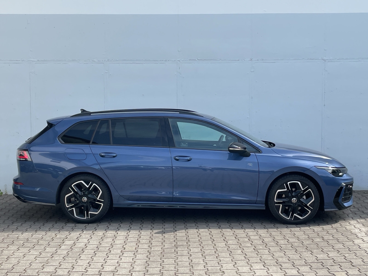 Golf Variant VIII 1.5eTSI DSG R-Line AHK/Standhzg/Navi/ACC/Kamera/Keyless/Matrix