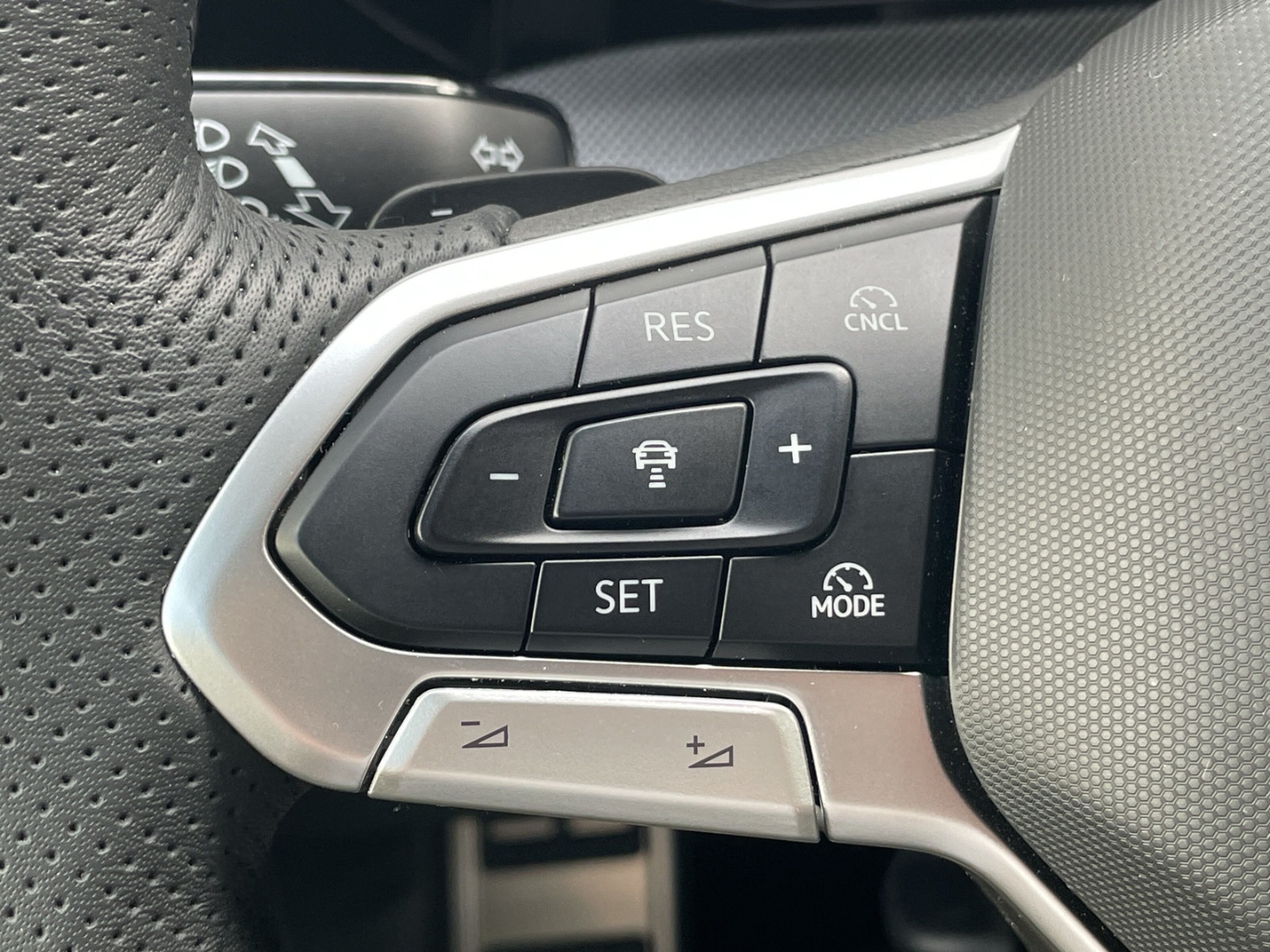 Golf Variant VIII 1.5eTSI DSG R-Line AHK/Standhzg/Navi/ACC/Kamera/Keyless/Matrix