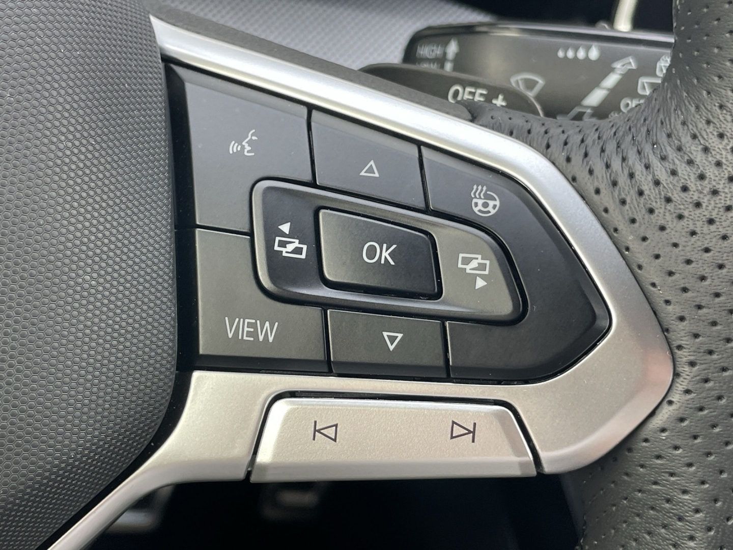 Golf Variant VIII 1.5eTSI DSG R-Line AHK/Standhzg/Navi/ACC/Kamera/Keyless/Matrix