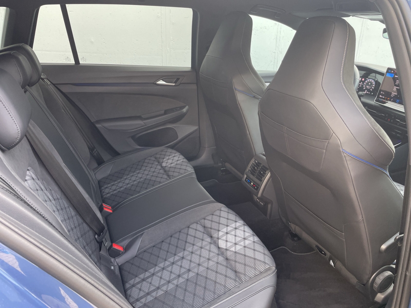 Golf Variant VIII 1.5eTSI DSG R-Line AHK/Standhzg/Navi/ACC/Kamera/Keyless/Matrix