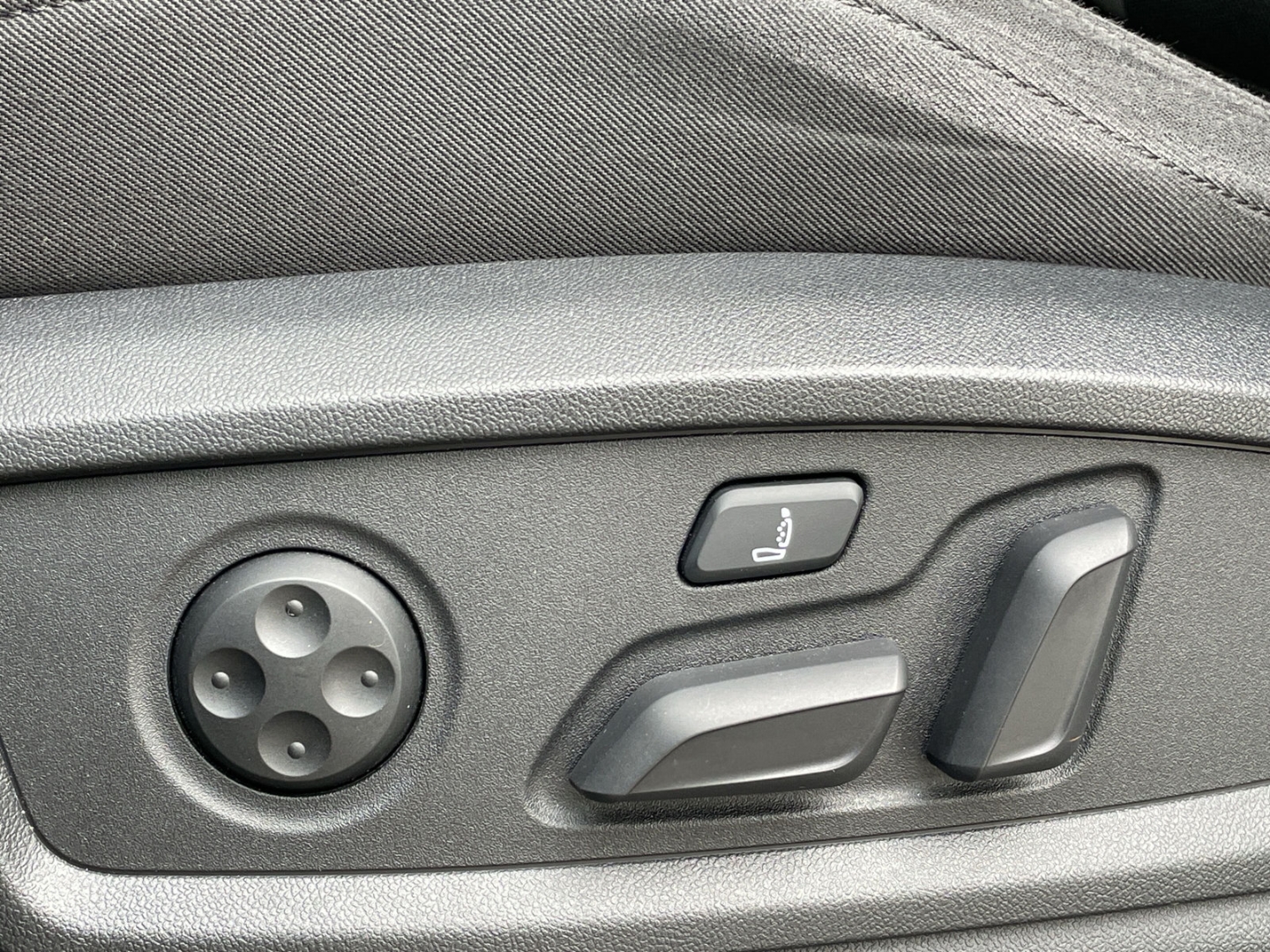 Q5 55TFSIe quattro S line Air/AHK/B&O/HUD/Matrix/Kamera/App-COn./ACC/Navi/el.Heckklappe/