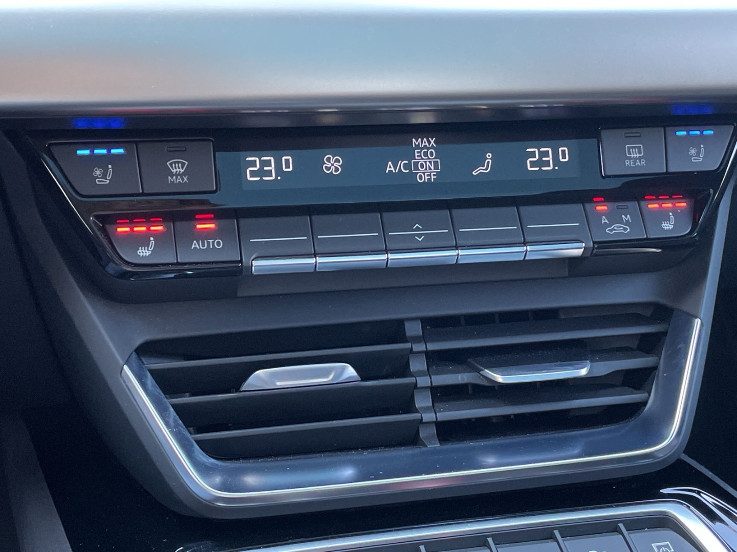 RS e-tron GT quattro AIR/B&O/HUD/Pano/Sitzbelüft/ACC/Matrix/Navi/Carbon/Sitzbelüftung/Wärmepumpe