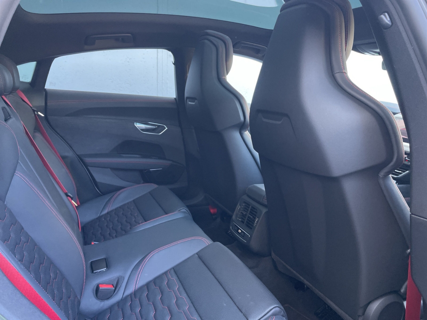 RS e-tron GT quattro AIR/B&O/HUD/Pano/Sitzbelüft/ACC/Matrix/Navi/Carbon/Sitzbelüftung/Wärmepumpe