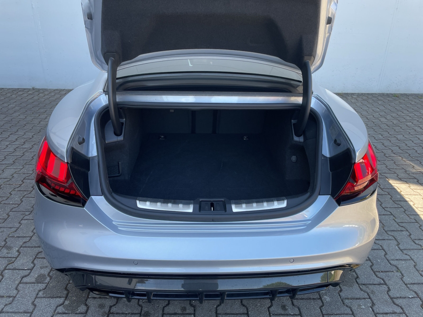 RS e-tron GT quattro AIR/B&O/HUD/Pano/Sitzbelüft/ACC/Matrix/Navi/Carbon/Sitzbelüftung/Wärmepumpe