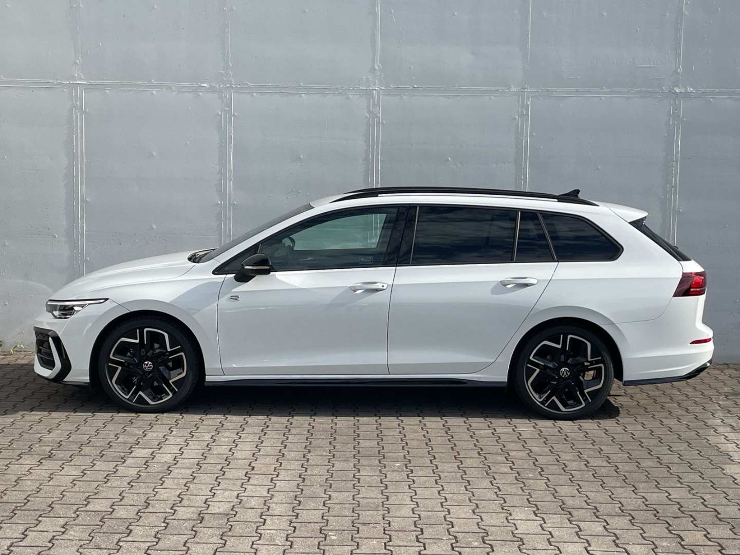 Golf Variant VIII 1.5eTSI DSG R-Line Black Style AHK/ACC/App-Connect/Navi/LED Plus/Kamera
