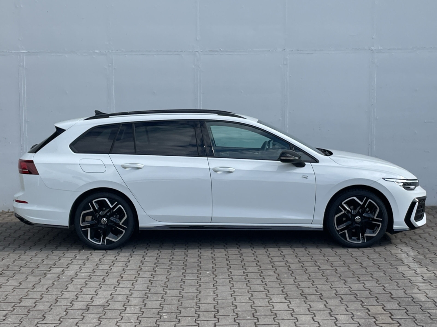 Golf Variant VIII 1.5eTSI DSG R-Line Black Style AHK/ACC/App-Connect/Navi/LED Plus/Kamera