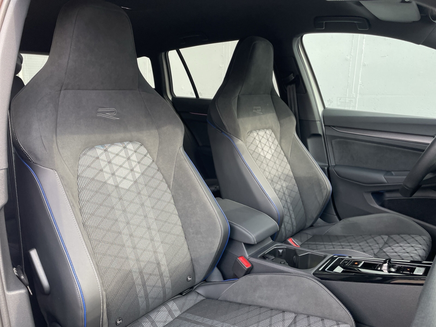 Golf Variant VIII 1.5eTSI DSG R-Line Black Style AHK/ACC/App-Connect/Navi/LED Plus/Kamera