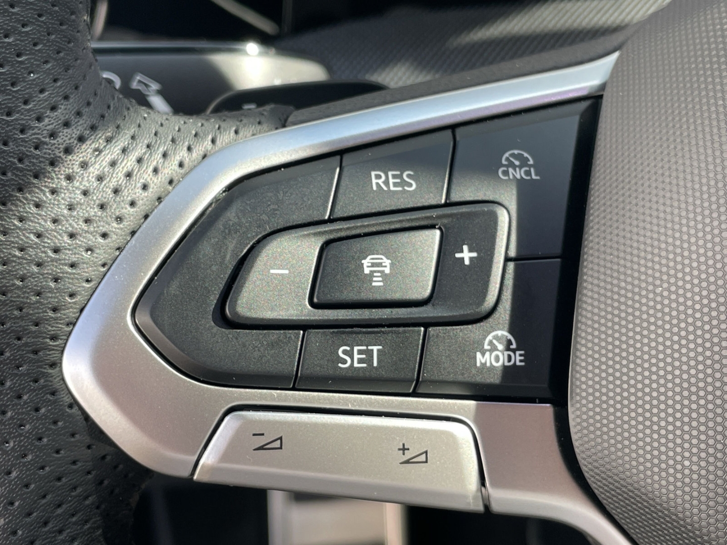 Golf Variant VIII 1.5eTSI DSG R-Line Black Style AHK/ACC/App-Connect/Navi/LED Plus/Kamera