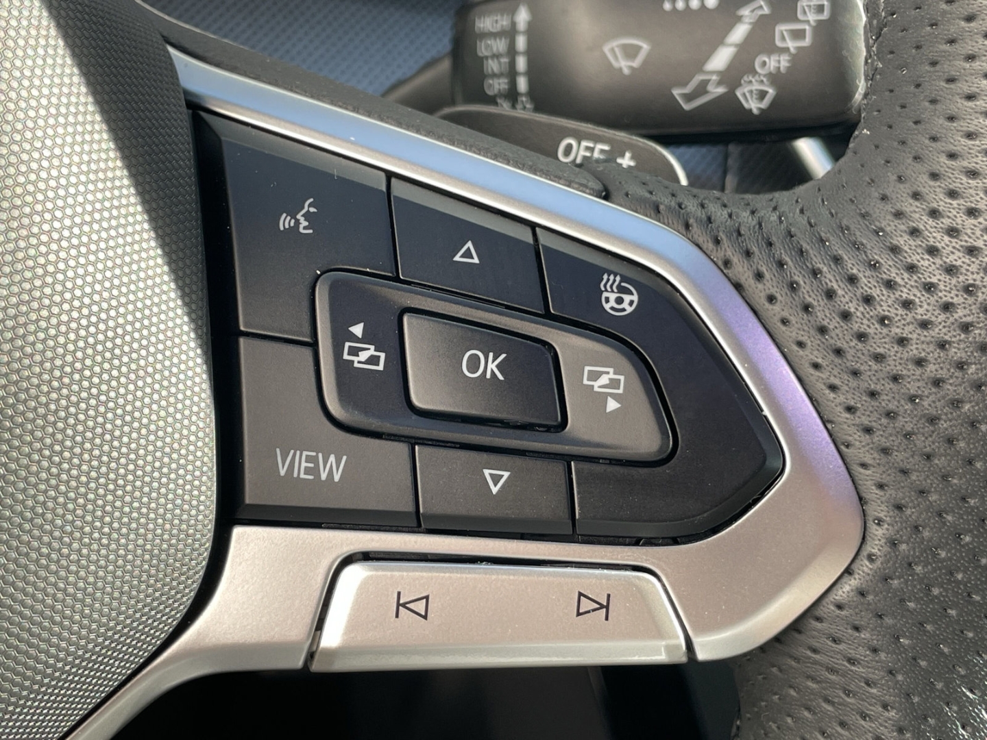 Golf Variant VIII 1.5eTSI DSG R-Line Black Style AHK/ACC/App-Connect/Navi/LED Plus/Kamera