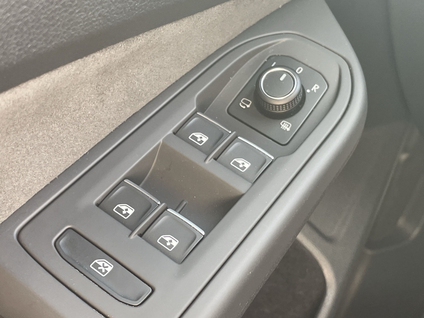 Golf Variant VIII 1.5eTSI DSG R-Line Black Style AHK/ACC/App-Connect/Navi/LED Plus/Kamera