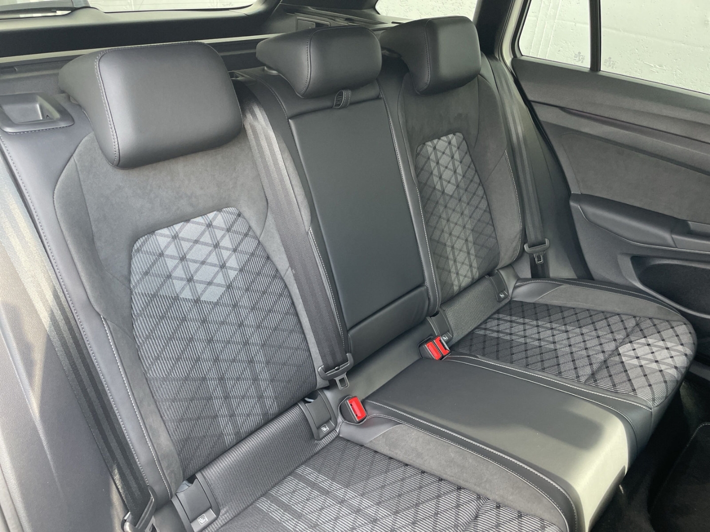 Golf Variant VIII 1.5eTSI DSG R-Line Black Style AHK/ACC/App-Connect/Navi/LED Plus/Kamera
