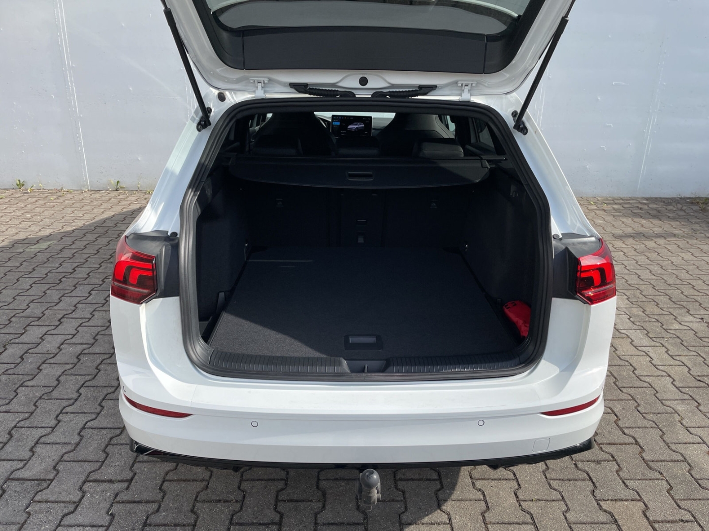 Golf Variant VIII 1.5eTSI DSG R-Line Black Style AHK/ACC/App-Connect/Navi/LED Plus/Kamera