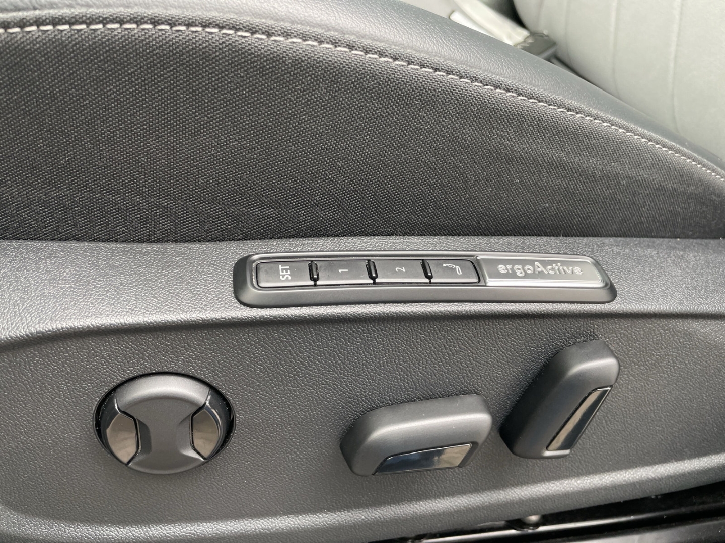 ID.3 Pro Move AHK/HUD/360°Kamera/IQ.LIGHT/Keyless/Navi/ACC/App-Connect/ergoActive