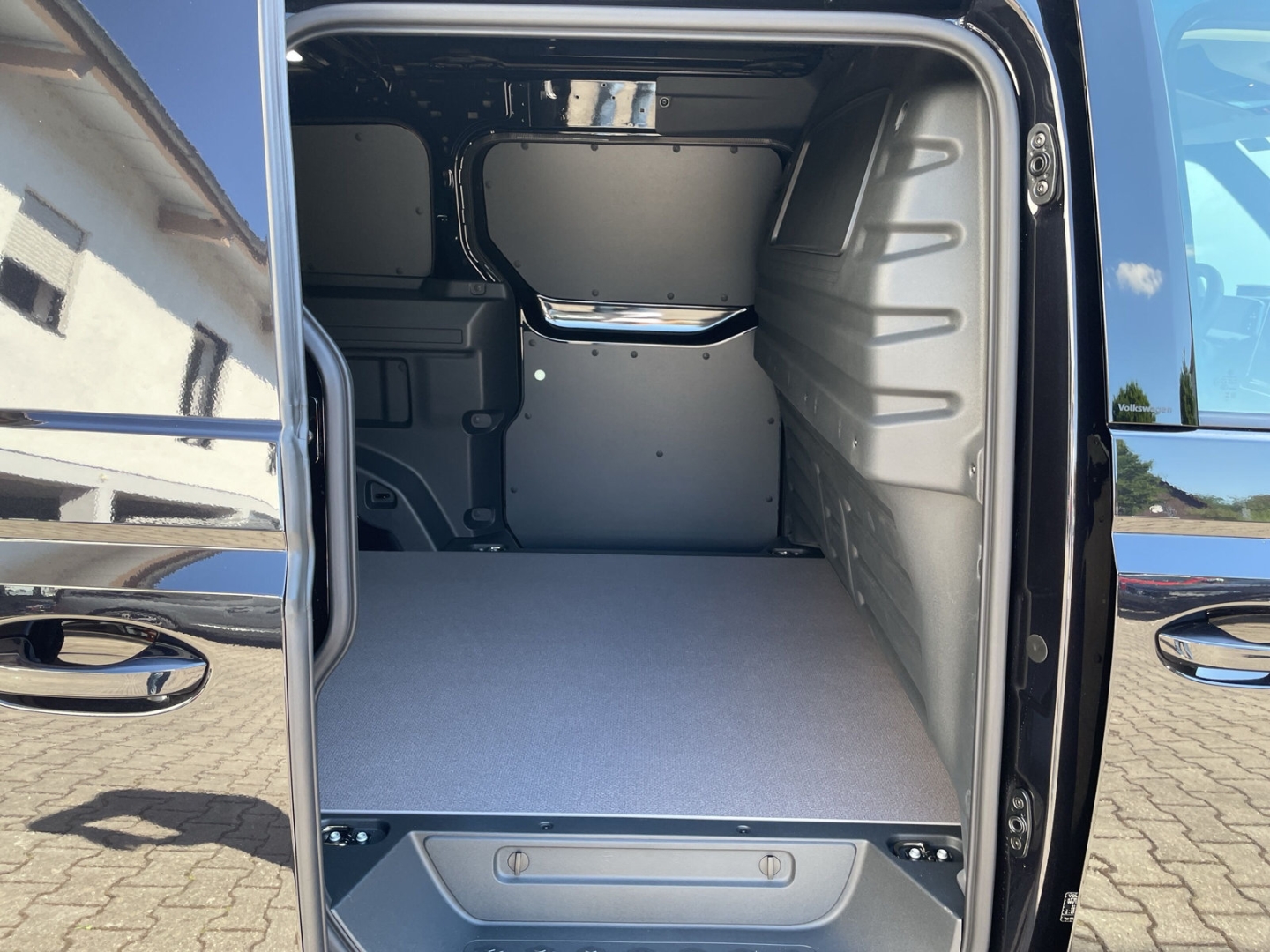 ID. Buzz Cargo Pro 4MOTION AHK/360°Kamera/ACC/Travel/Spurwechsel/Navi/App-Connect/Sitzhzg