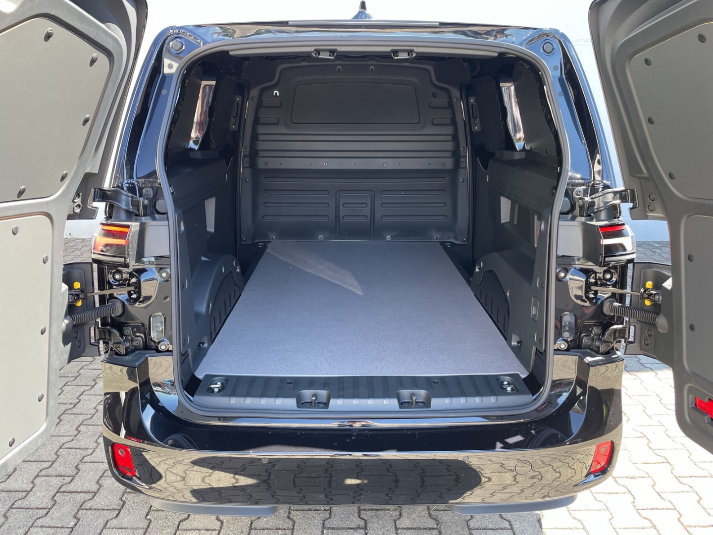 ID. Buzz Cargo Pro 4MOTION AHK/360°Kamera/ACC/Travel/Spurwechsel/Navi/App-Connect/Sitzhzg