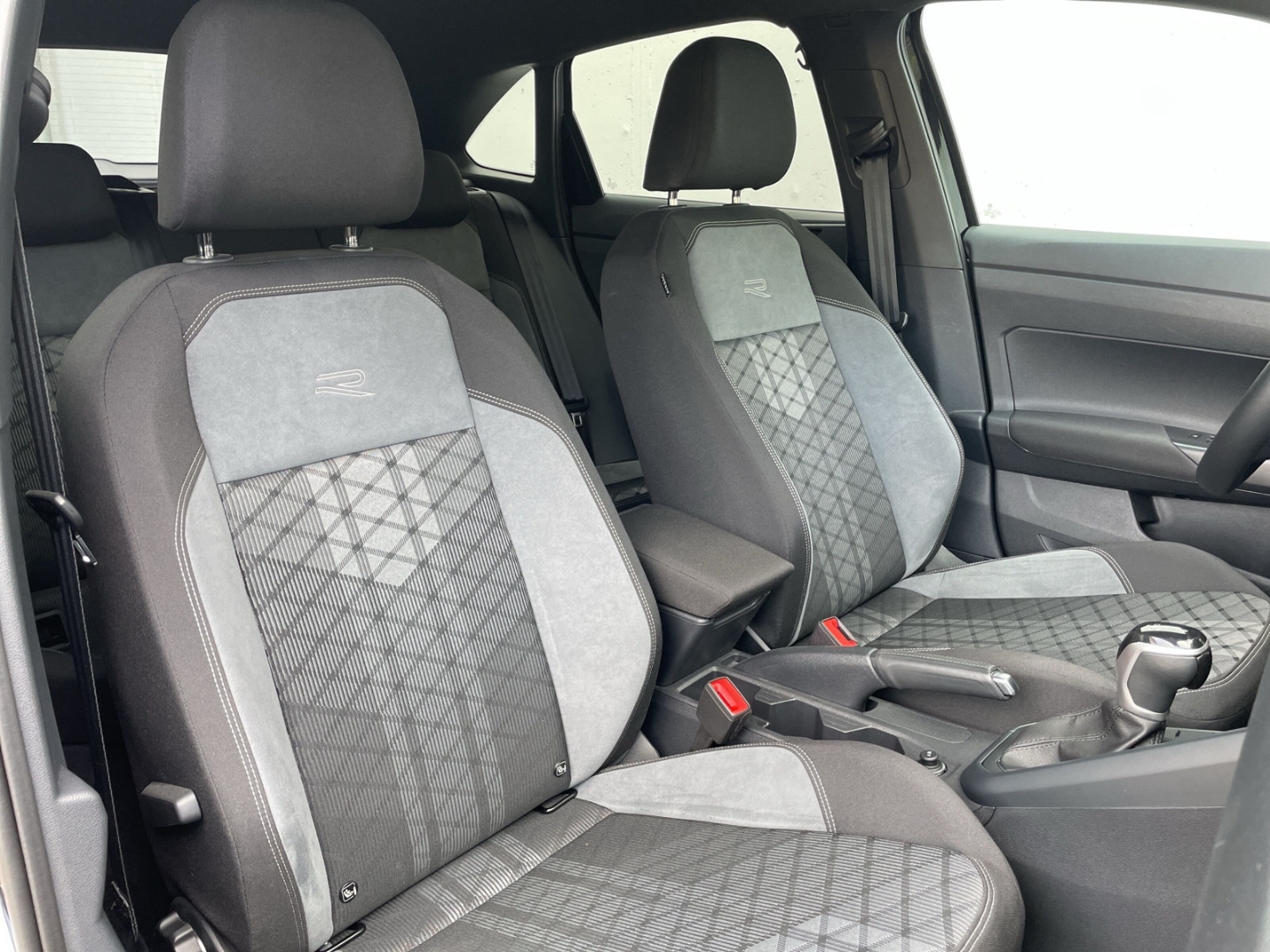 Taigo 1.5 TSI DSG R-Line Kamera/AHK/Navi Pro/ACC/App-Connect/ Sportpaket AHK-abnehmbar