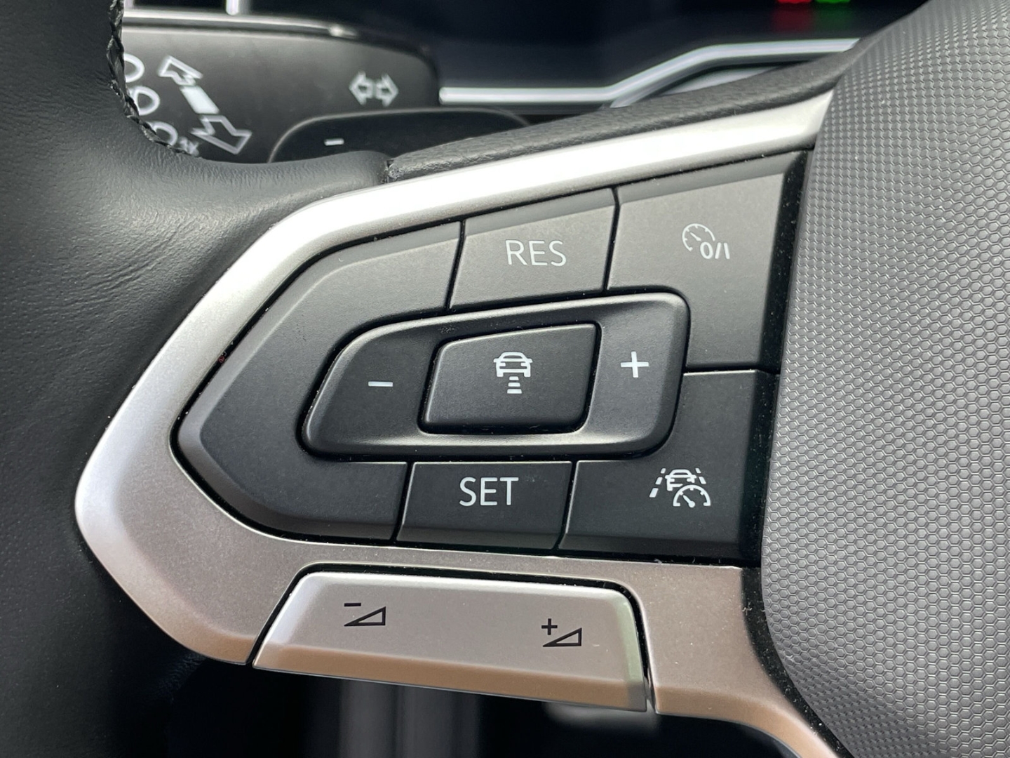 Taigo 1.5 TSI DSG R-Line Kamera/AHK/Navi Pro/ACC/App-Connect/ Sportpaket AHK-abnehmbar