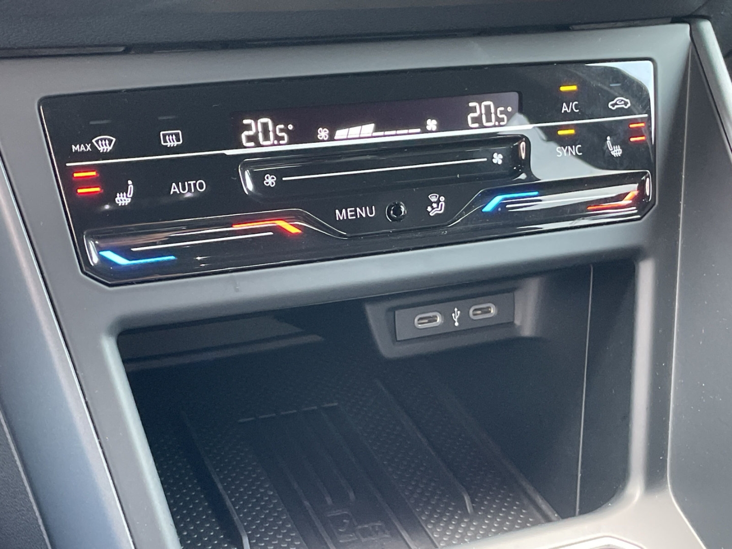 Taigo 1.5 TSI DSG R-Line Kamera/AHK/Navi Pro/ACC/App-Connect/ Sportpaket AHK-abnehmbar