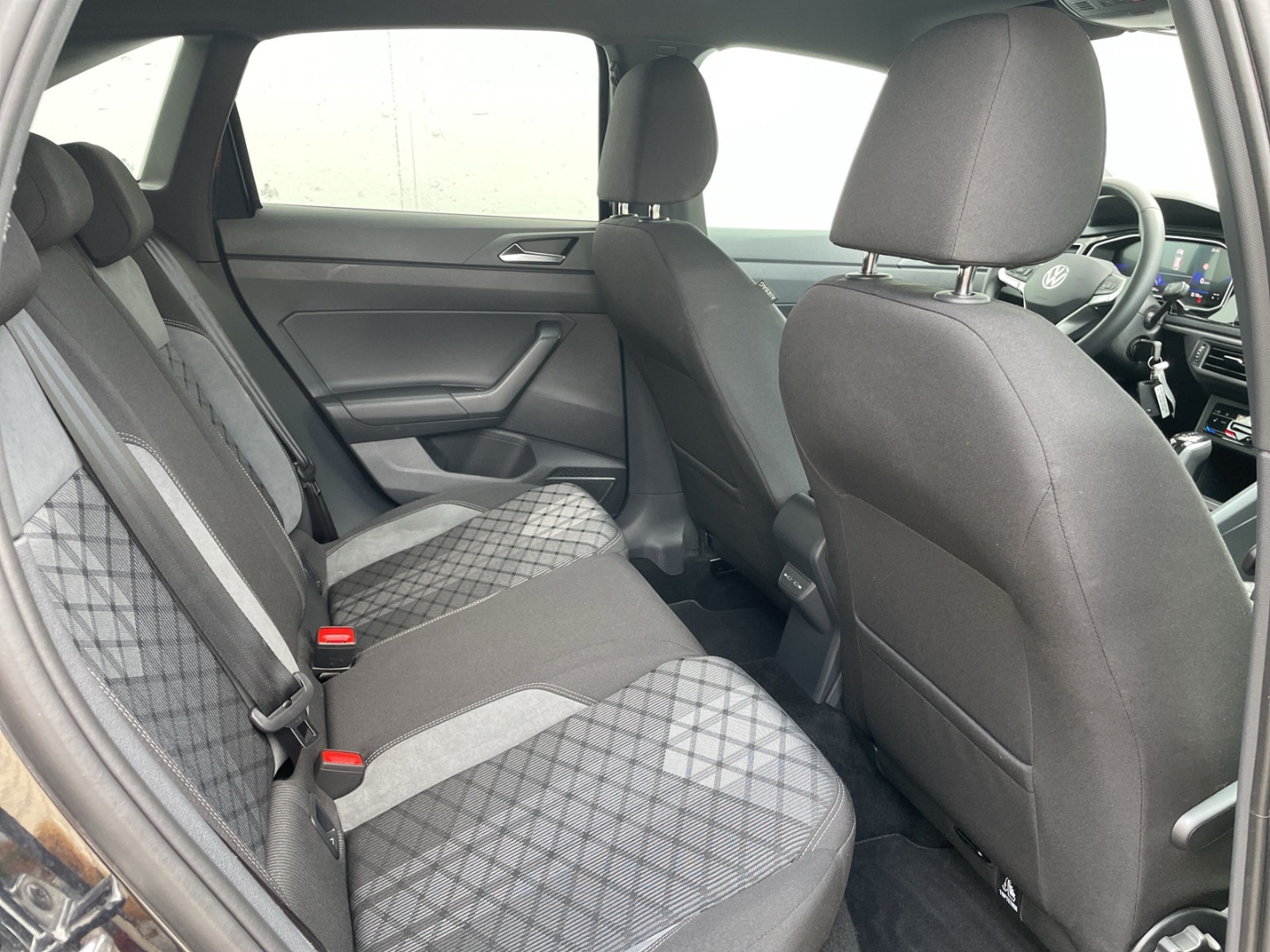 Taigo 1.5 TSI DSG R-Line Kamera/AHK/Navi Pro/ACC/App-Connect/ Sportpaket AHK-abnehmbar