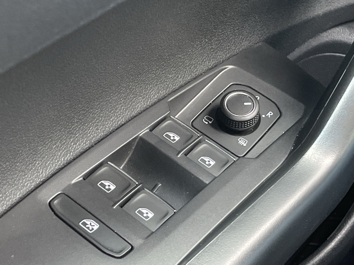 Taigo 1.5 TSI DSG R-Line Kamera/AHK/Navi Pro/ACC/App-Connect/ Sportpaket AHK-abnehmbar