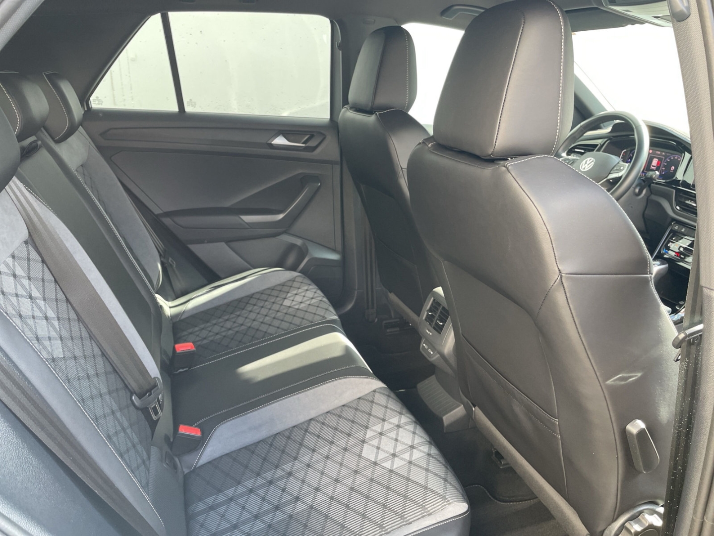 T-Roc 1.5 TSI DSG R-Line Black Style AHK/Matrix/Kamera/ACC/Navi/el.Heckklappe