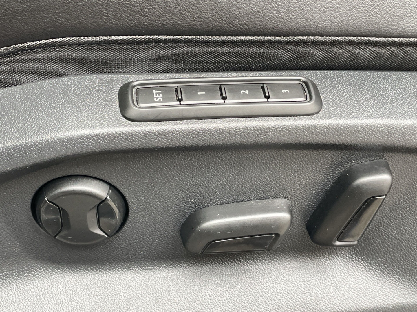 T-Roc 2.0TSI DSG R-Line 4Motion Matrix/LEDER/DCC/Kamera/el.Heck/Keyless/Navi/ACC/Travel/