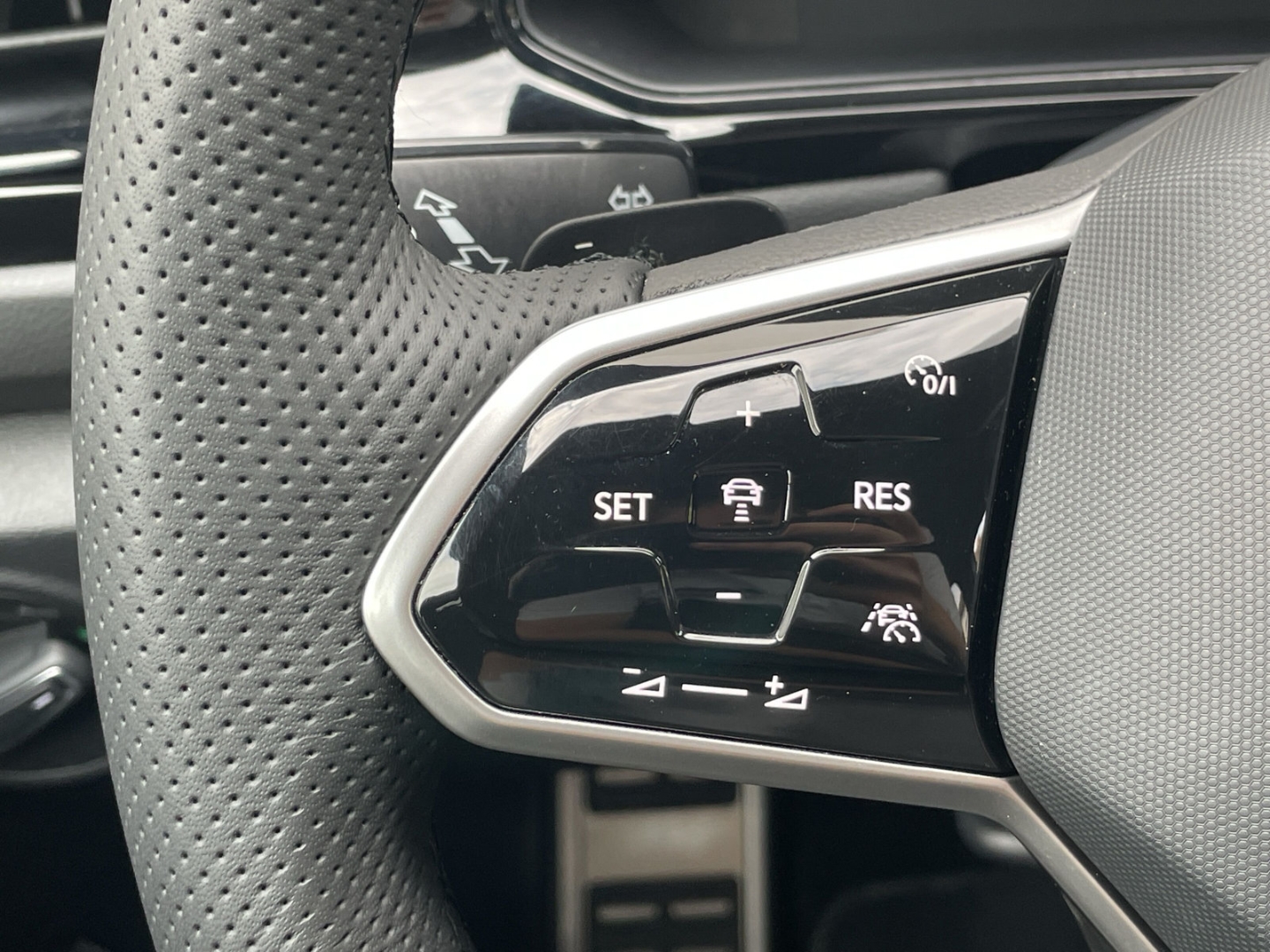 T-Roc 2.0TSI DSG R-Line 4Motion Matrix/LEDER/DCC/Kamera/el.Heck/Keyless/Navi/ACC/Travel/