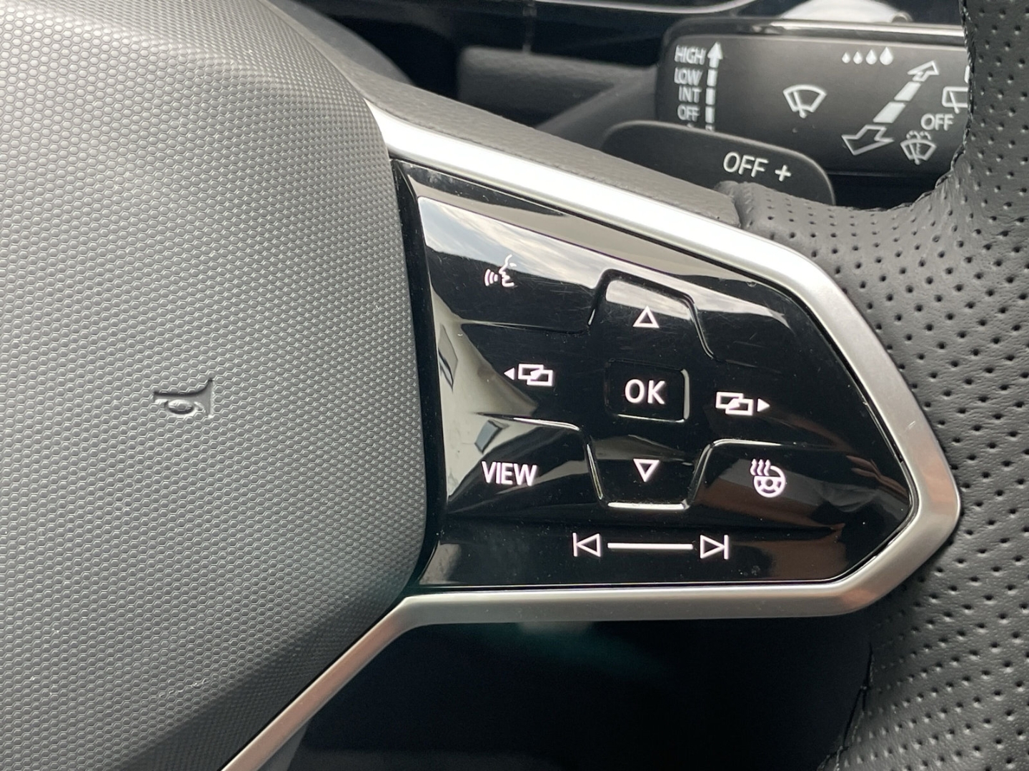 T-Roc 2.0TSI DSG R-Line 4Motion Matrix/LEDER/DCC/Kamera/el.Heck/Keyless/Navi/ACC/Travel/