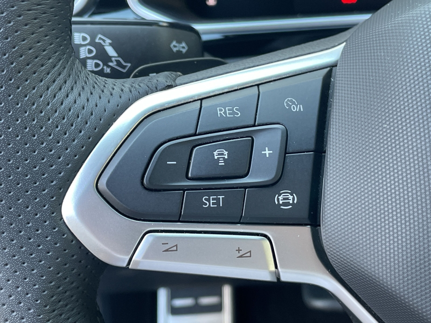 T-Roc 1.5 TSI DSG R-Line AHK/Kamera/Navi/App-Connect/ergoActive/Sitzhzg