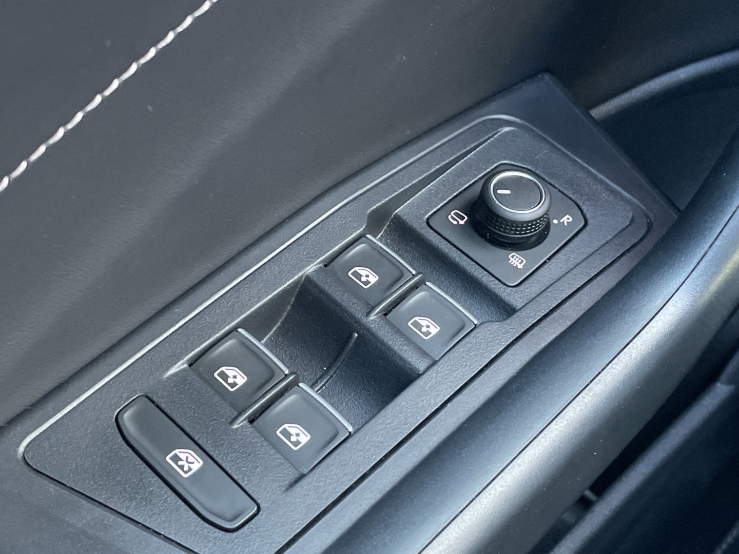 T-Roc 1.5 TSI DSG R-Line AHK/Kamera/Navi/App-Connect/ergoActive/Sitzhzg