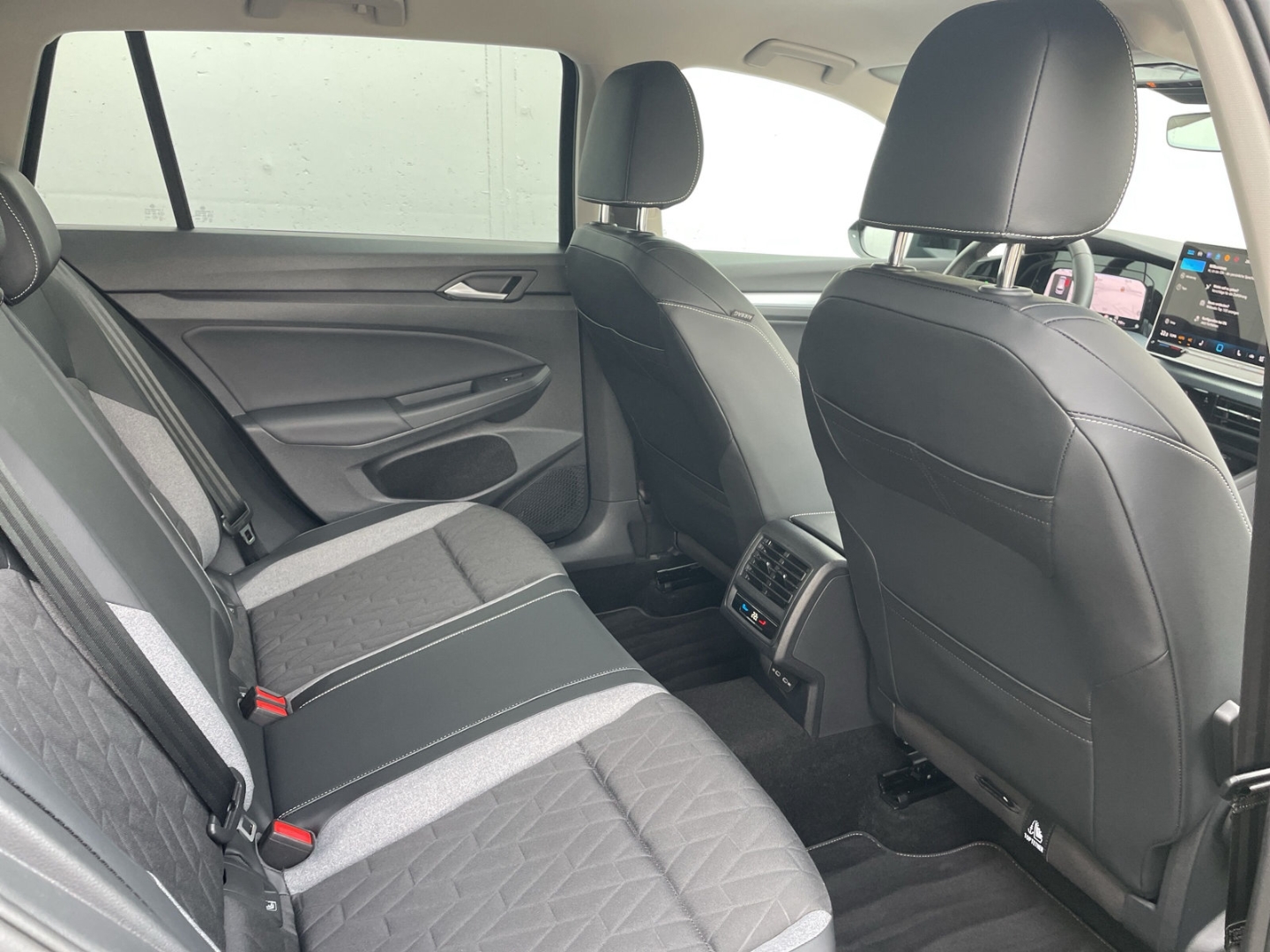 Golf Variant VIII 2.0 TDI DSG Goal AHK/IQ.Light 360°Kamera/Navi/ACC/App-Con./Spurwechsel/Lenkradhzg