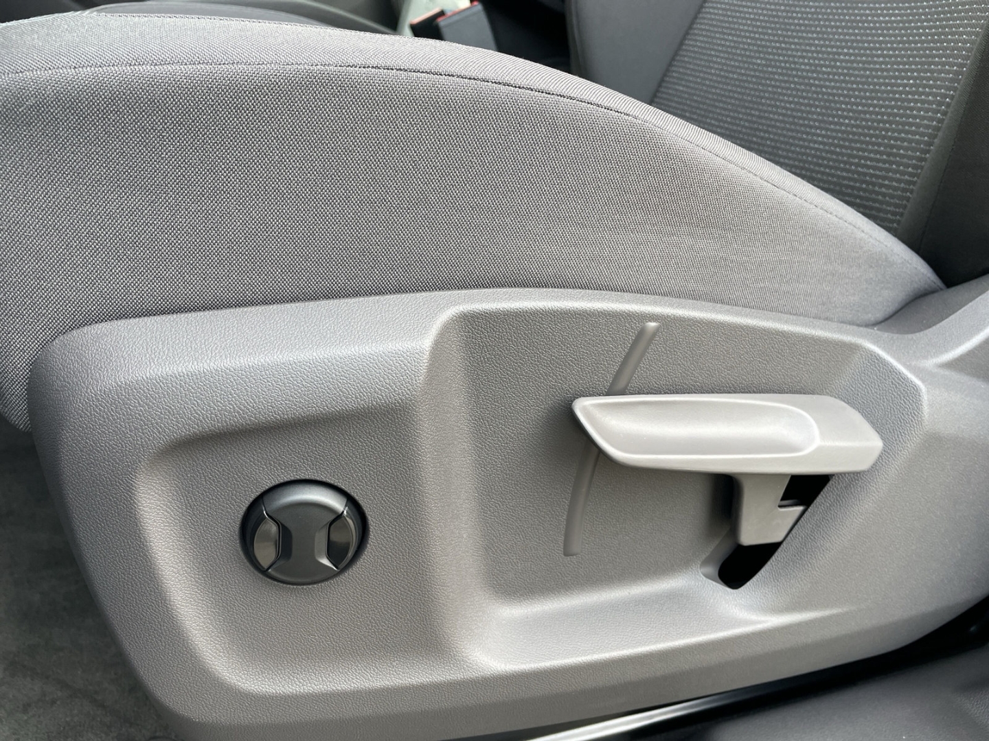 T7 Multivan 2.0 TDI DSG lang LED/Kamera/Navi/GRA/App-Connect/Sitzhzg