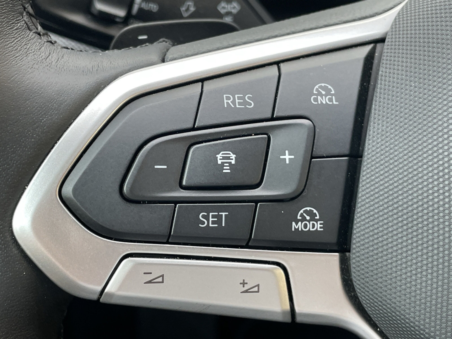 T-Roc 1.5 eTSI Life Kamera/ACC/LED/App-Connect  Spurwechsel/Sitzhzg